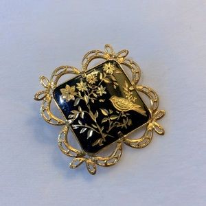 Gold brooch/pin with bird
